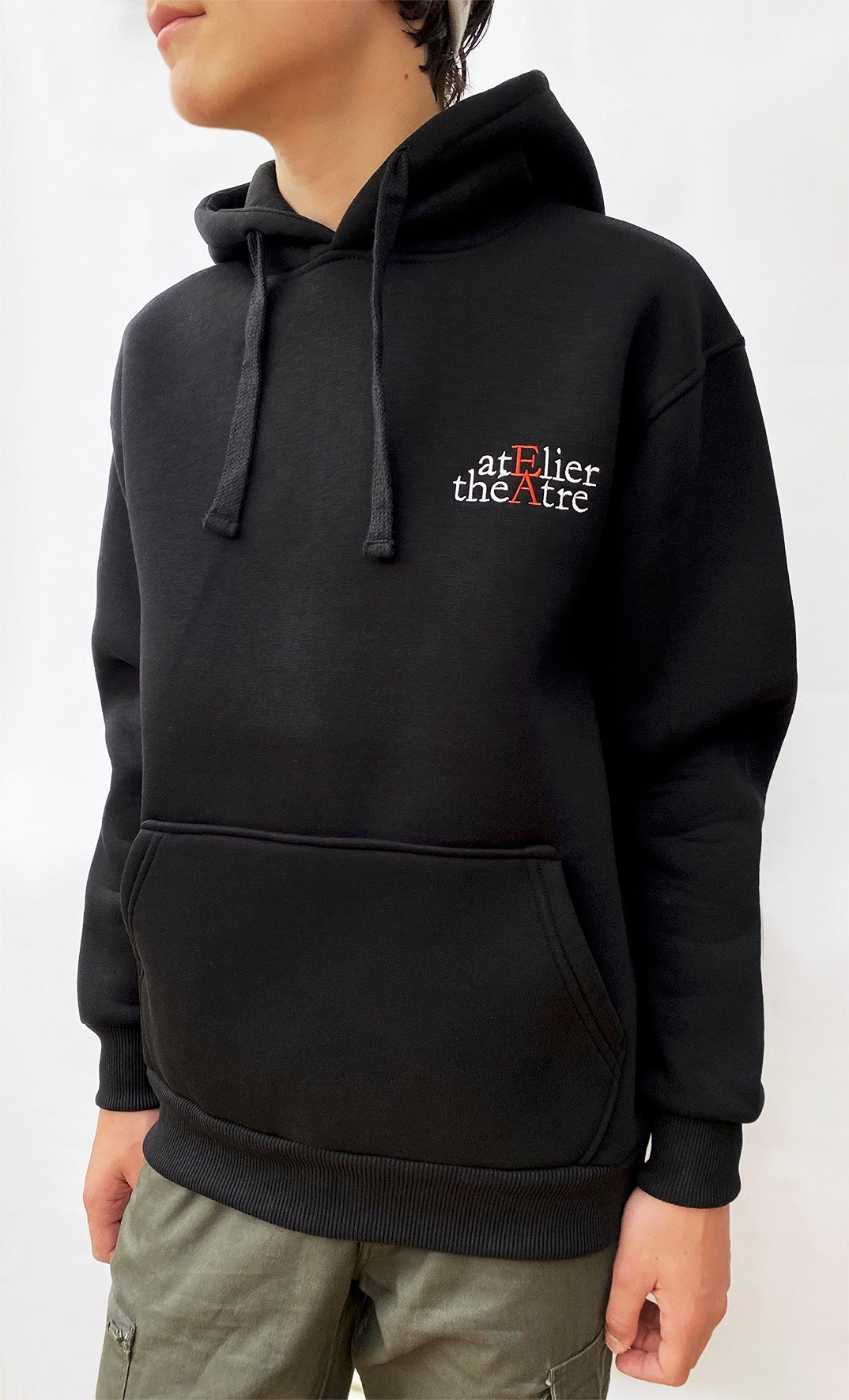 Nouveau sweat-shirt noir brodé