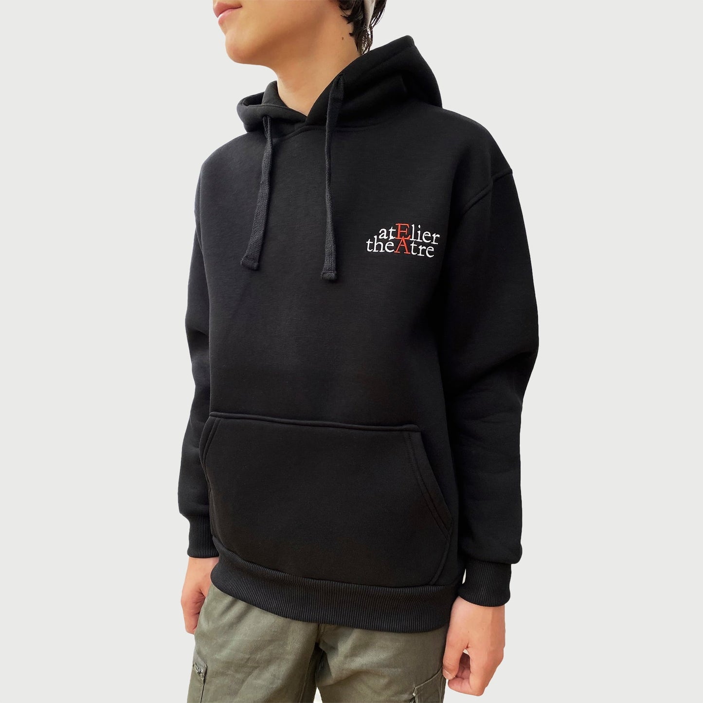 Nouveau sweat-shirt noir brodé